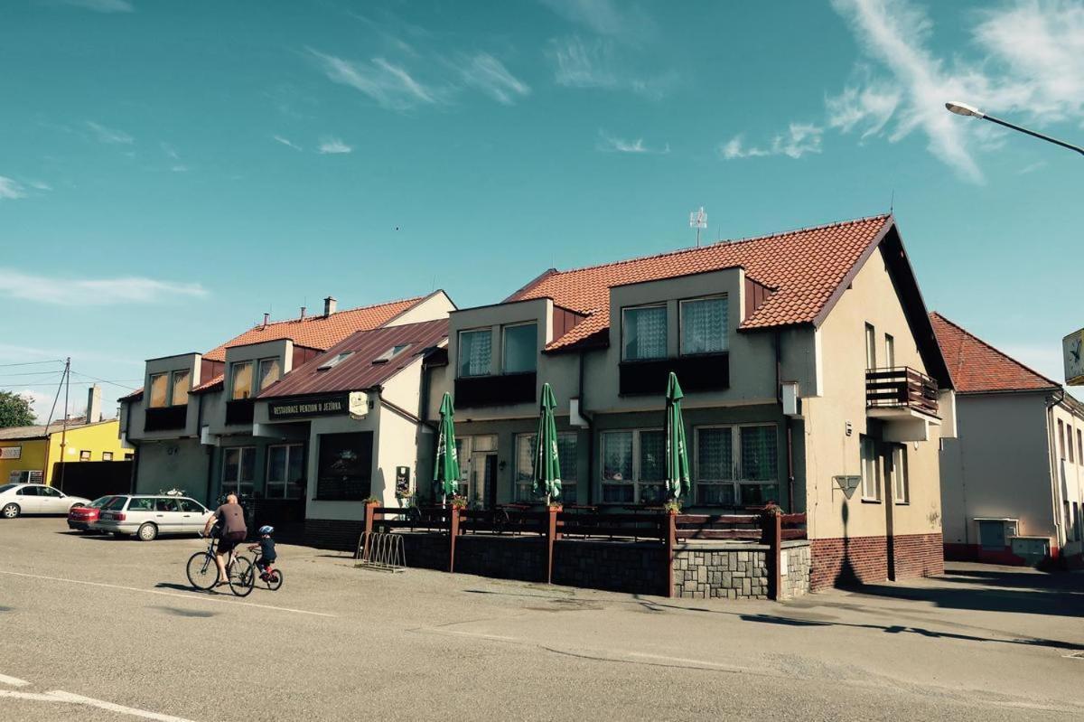 Penzion a restaurace U jezírka Hrimezdice Exterior foto